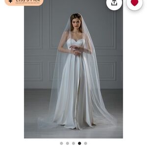 90 inch (232 cm) wedding veil in light ivory. No visible wear.